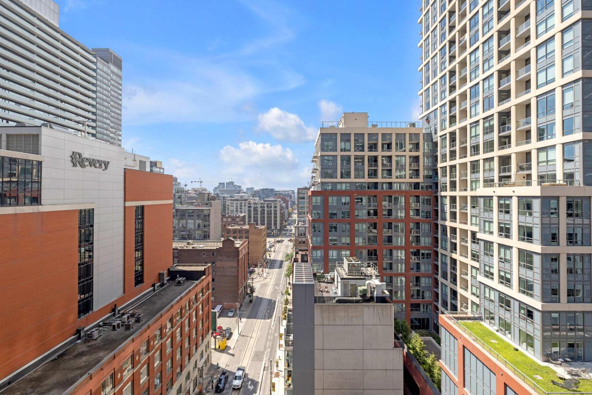 Prime 2Br Condo Massive Patio & Parking Toronto Exteriör bild